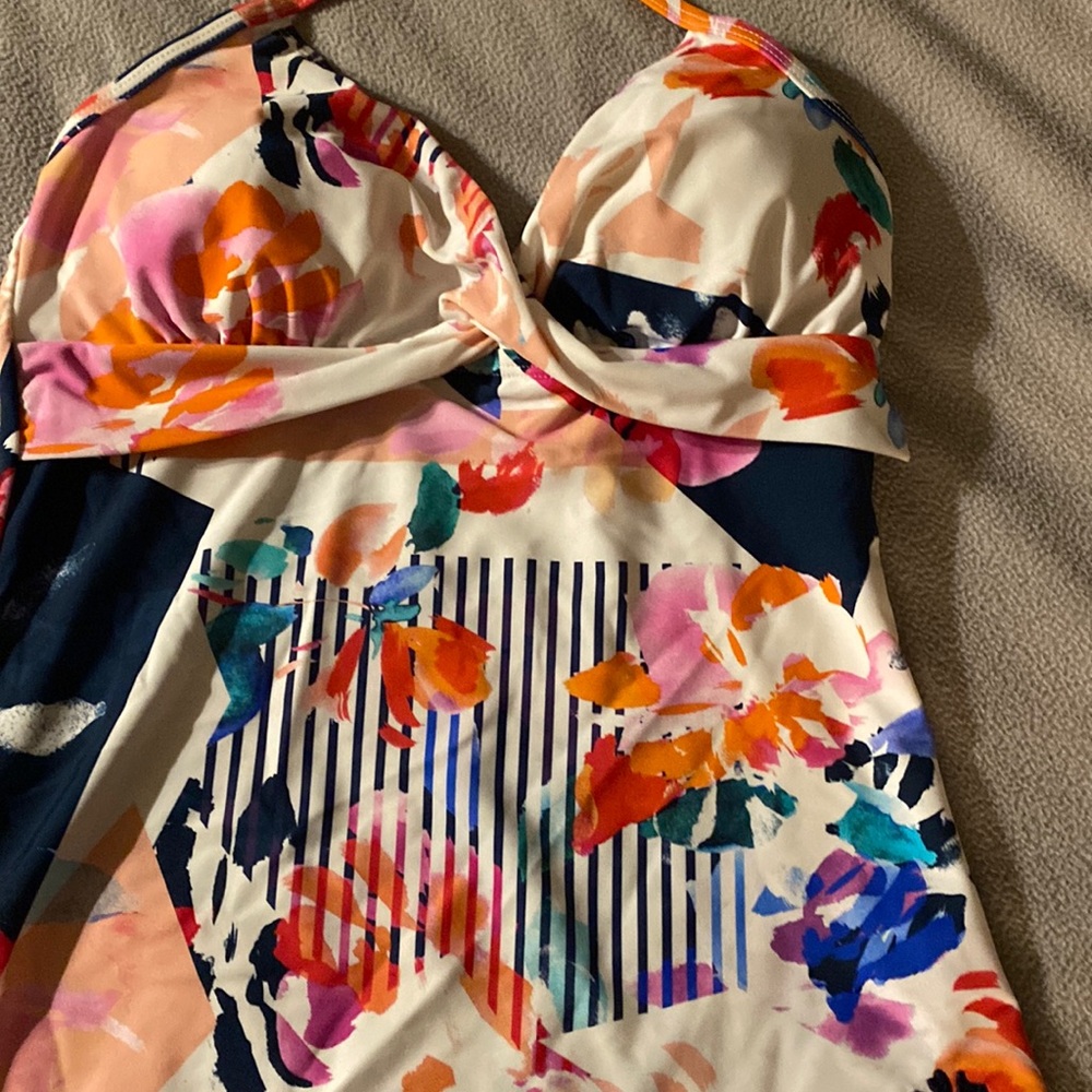 Hapari Tankini top. Multicolor. Perfect condition. Size M (8-10)